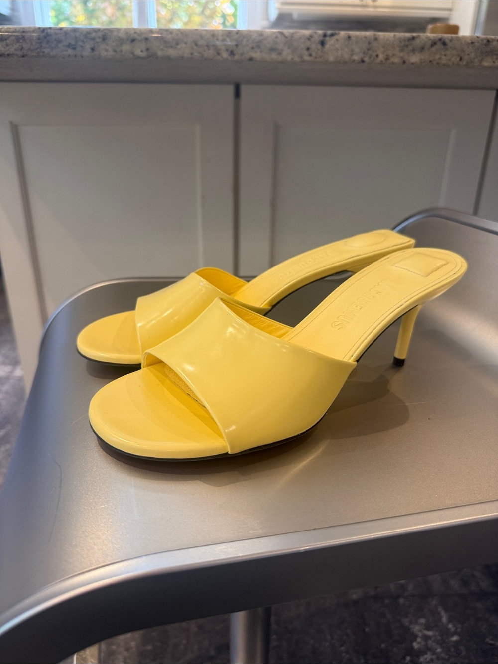 NIB JACQUEMUS Yellow Cubisto 70mm Patent Open-Toe leather mules